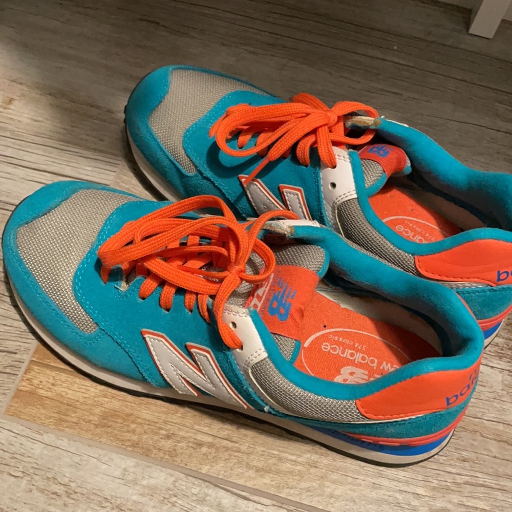 New balance Retro style tennis shoes 574 classic